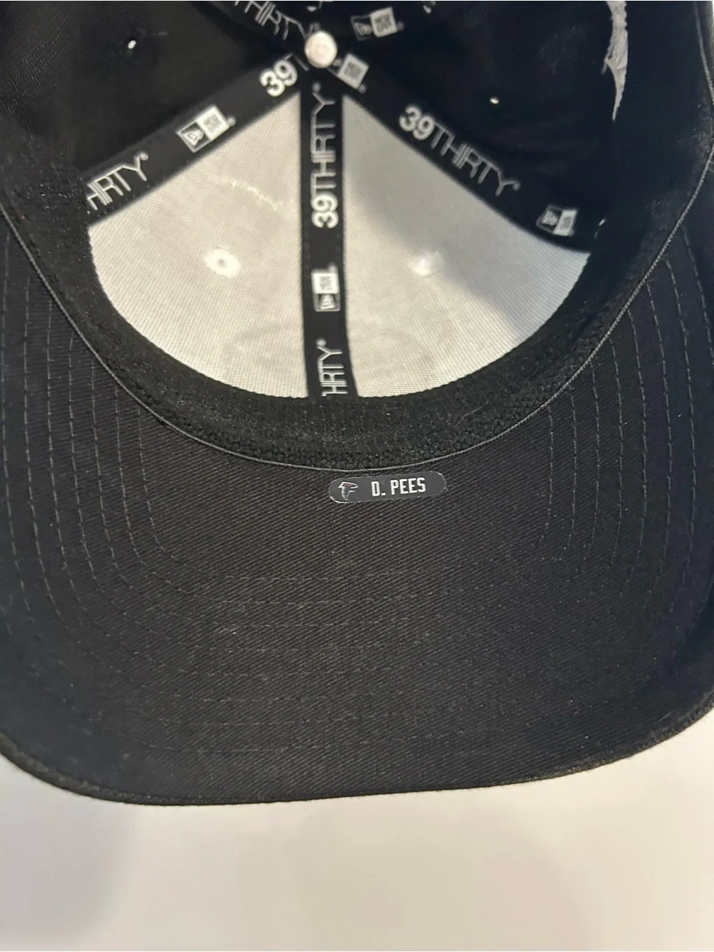 Atlanta Falcons New Era 39THIRTY Hat Cap NFL Crucial Catch Intercept Cancer M/L